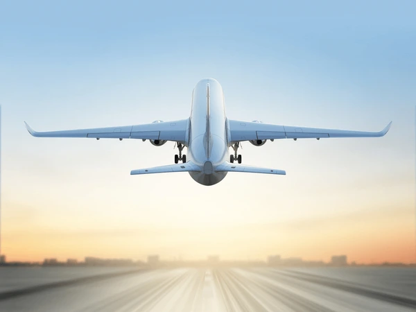 commercial-aircraft-above-runway-on-600nw-2314474157